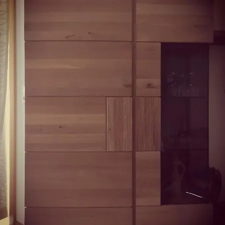 Rosenrot Apartment Fügen